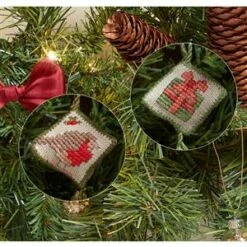 Cross Stitch Guild Trimmings - Robin And Present